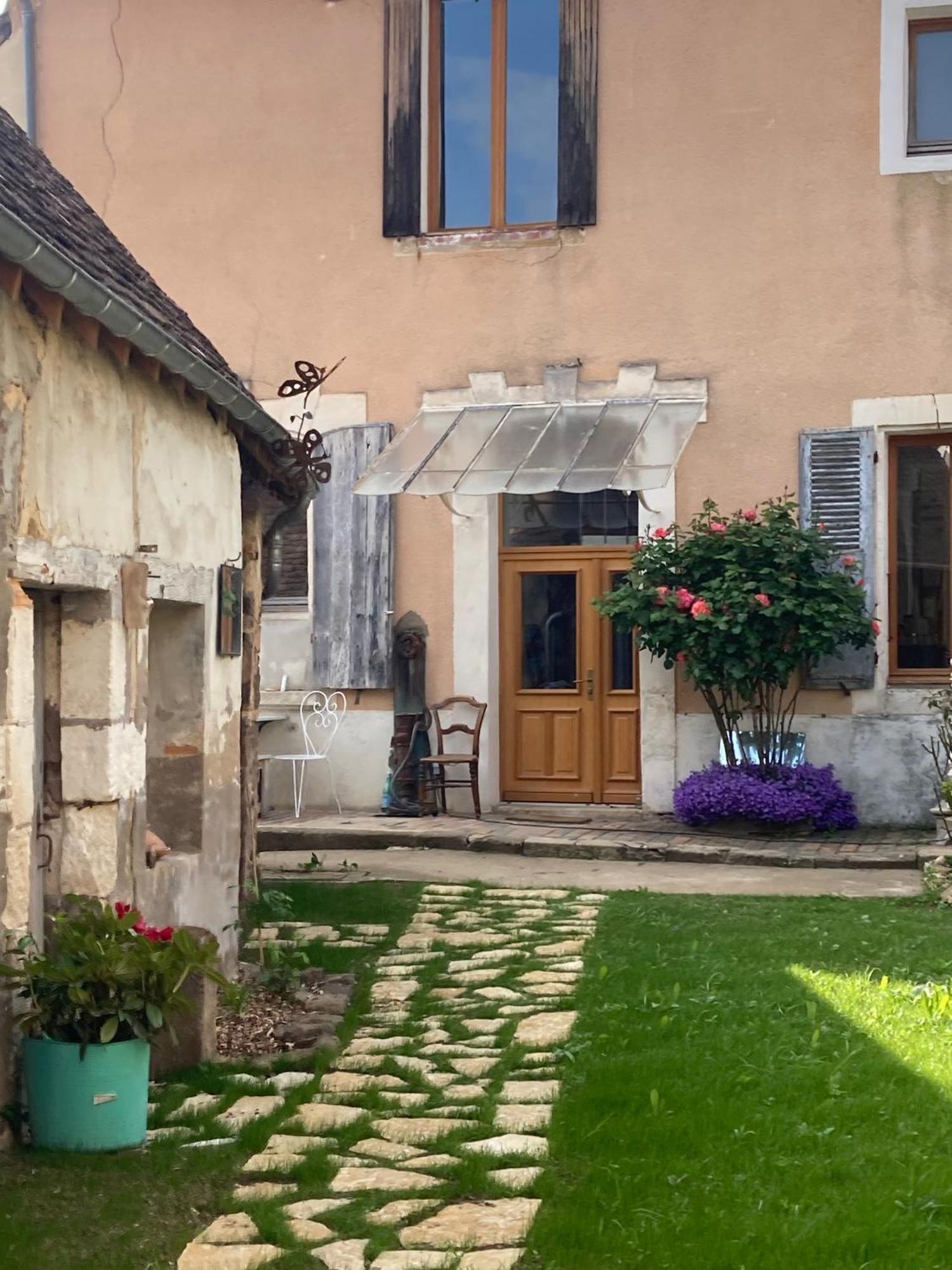 Sur Les Ailes Du Papillon-La Suite Saint-Sauveur-en-Puisaye Luaran gambar